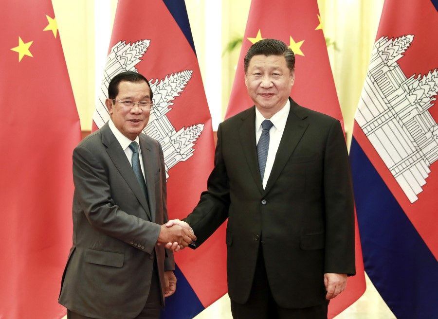 Chinese President Xi Jinping with Cambodian Prime Minister Hun Sen at the Great Hall of the People, 5 February 2020. (Xinhua)