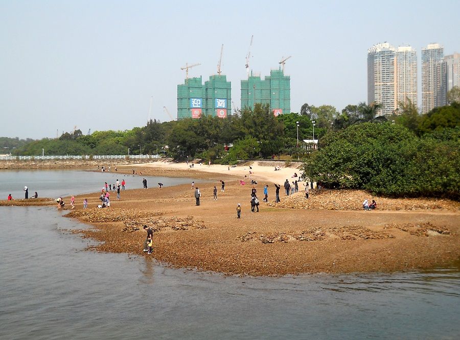 A view of Wu Kai Sha beach. (Photo: Chong Fat/Licensed under CC BY-SA 3.0)