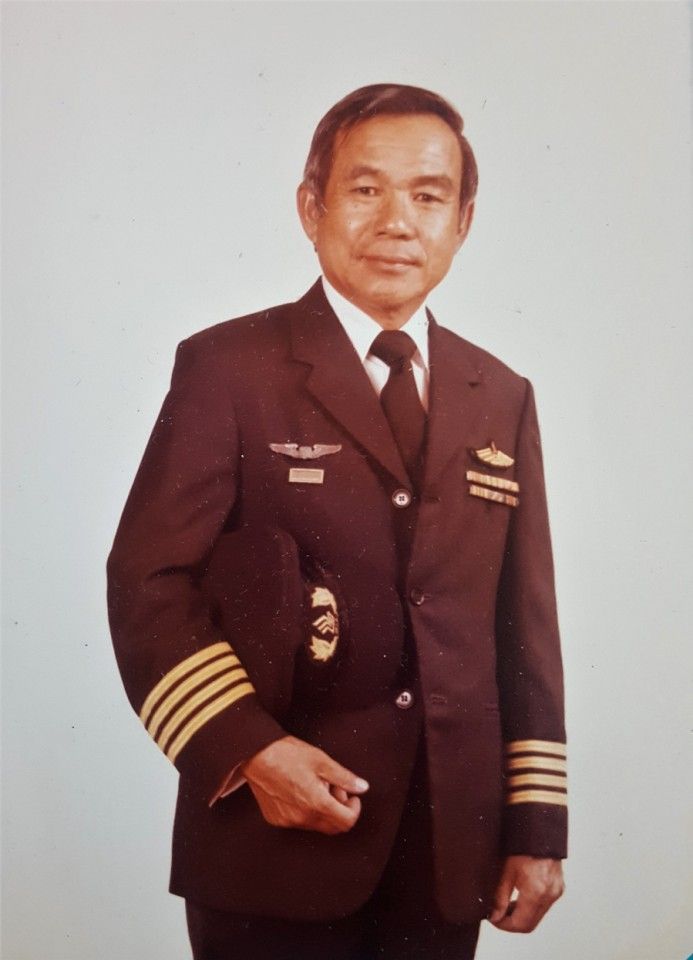 Ho at his retirement from SIA in 1980.