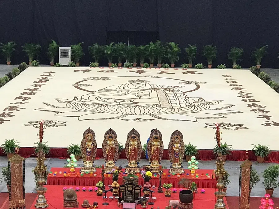 In 2017, during the 75th anniversary celebration of the Blue Cross Charitable Institution, a rice drawing of Grand Master Song Dafeng was created and recorded in the Singapore Book of Records. (Photo provided by Nelson Woo Ngee Guan)