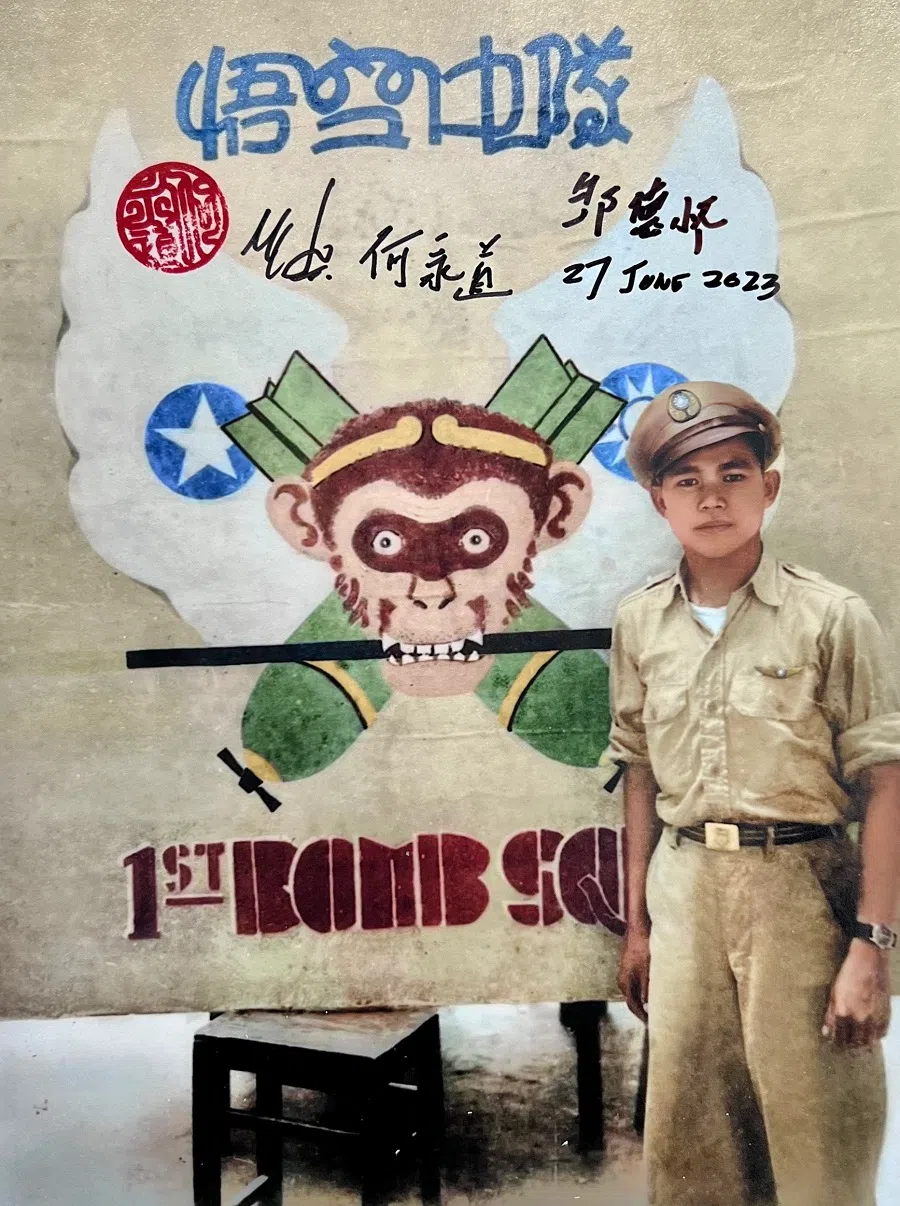 A colourised photo of a young Ho Weng Toh posing with his group emblem, signed by Ho, who also wrote Zou Dehuai’s name in Chinese on the photo, on 27 June 2023. 