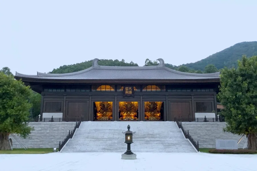 The main courtyard of Tsz Shan Monastery. (Photo: Ho Puay-peng)