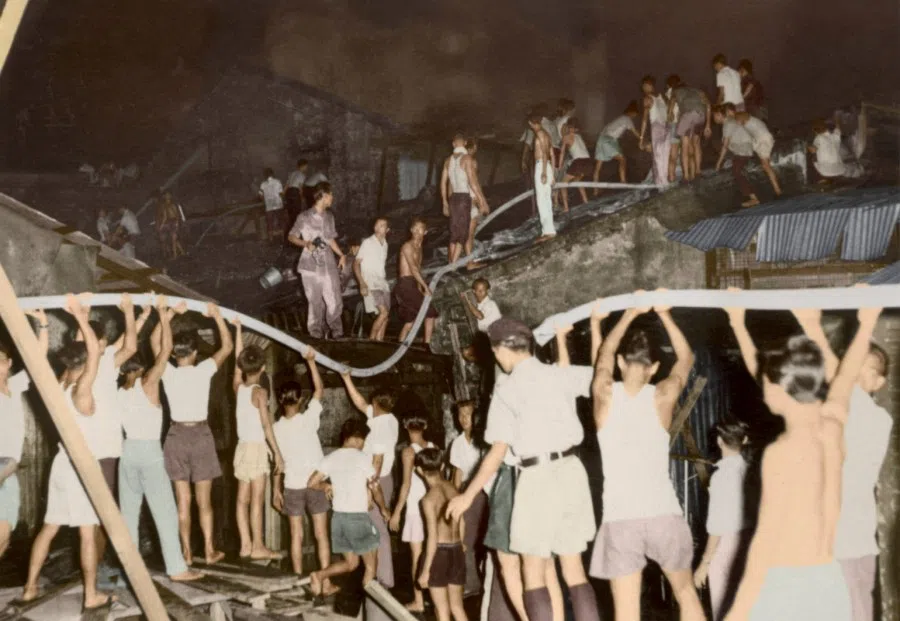 In 1962, residents of Kampong Siglap worked together to help extinguish a fire that broke out in the area.