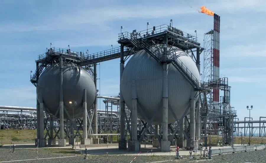 A general view of the liquefied natural gas plant operated by Sakhalin Energy at Prigorodnoye on the Pacific island of Sakhalin, Russia, 15 July 2021. (Vladimir Soldatkin/Reuters)