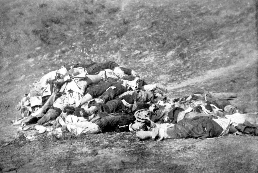 Bodies of Japanese troops killed by Russian machine guns while storming 203 Hill, piled up by the Russians, 1904. While the Japanese ultimately won, the trauma of their soldiers rushing towards flying bullets left an indelible mark on the Japanese people. While right-wing Japanese glorified the Russo-Japanese War and Count Maresuke Nogi, anti-war writers used the tragic sacrifice of innocent, misguided young Japanese to criticise the ills of militarism. After the war, the Japanese anti-war movie War and Peace (《战争与和平》) depicted the tragic story of a young man with a bright future sent to the front - the scenes of the Russo-Japanese War were sad even for the victorious Japanese troops.