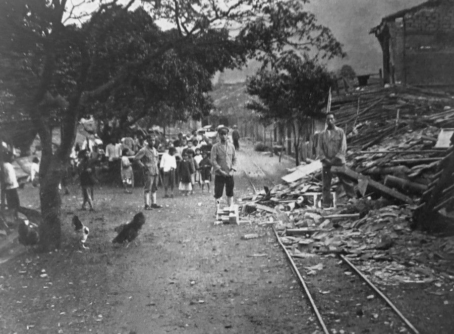 Victims awaiting relief in Nanzhuang, Zhunan county, following the 1935 Taichung earthquake.