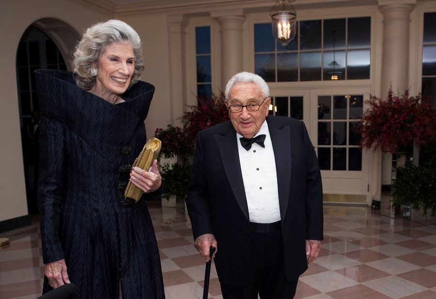 Henry Kissinger and his wife Nancy at the White House on 25 September 2015 in Washington, DC. (Molly Riley/AFP)