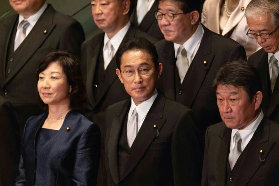 Fumio Kishida, Japan's prime minister, center, during a group photograph with his new cabinet members at prime minister's official residence in Tokyo, Japan, on 4 October 2021. (Stainislav Kogiku/SOPA Images/Bloomberg)