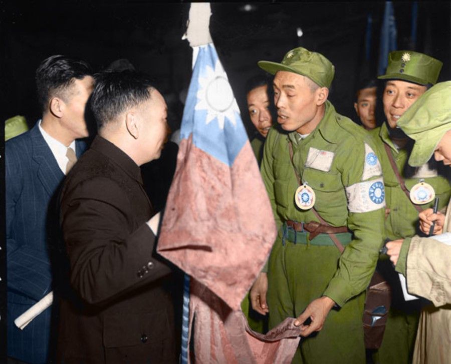 Chiang Ching-kuo, Director of the General Political Department under the Ministry of National Defense, receiving the ROC flag from former volunteer troops, 1954.