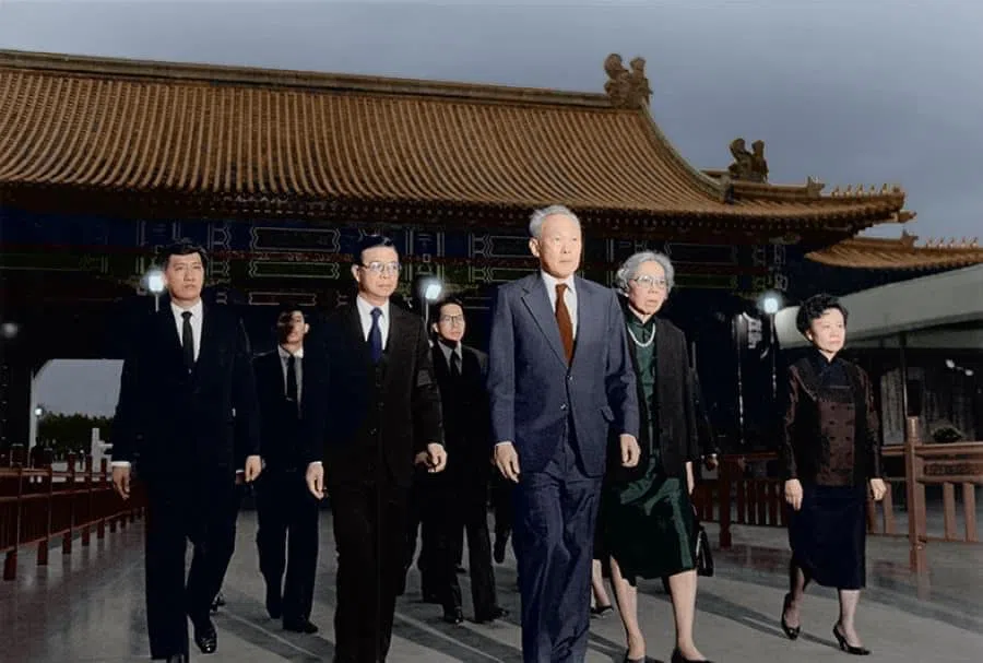 In 1988, Singapore Prime Minister Lee Kuan Yew led key Cabinet members to attend the funeral of the late President Chiang Ching-kuo. On the right is Lee's wife, Kwa Geok Choo, and on the left is Republic of China Minister of Foreign Affairs Ting Mao-shih. On the left behind Lee is Singapore's Second Minister for Foreign Affairs Wong Kan Seng.