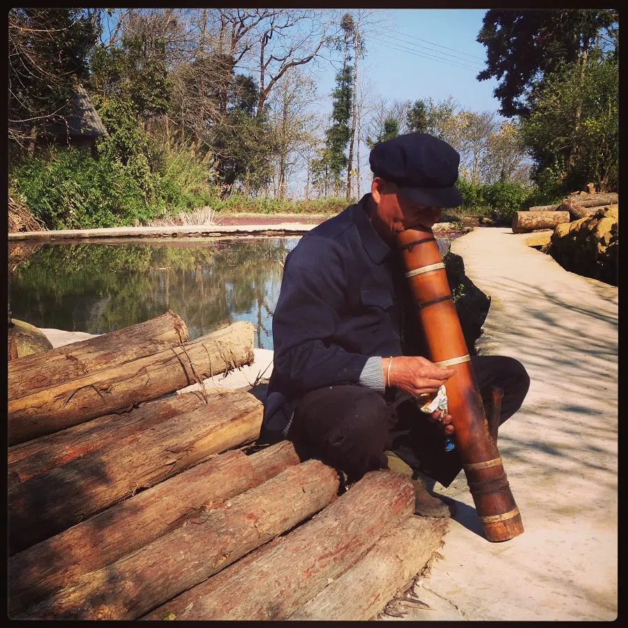 A local of the Hani people (one of the many minorities in Yunnan) smoking a local pipe in Yuanyang (元阳).