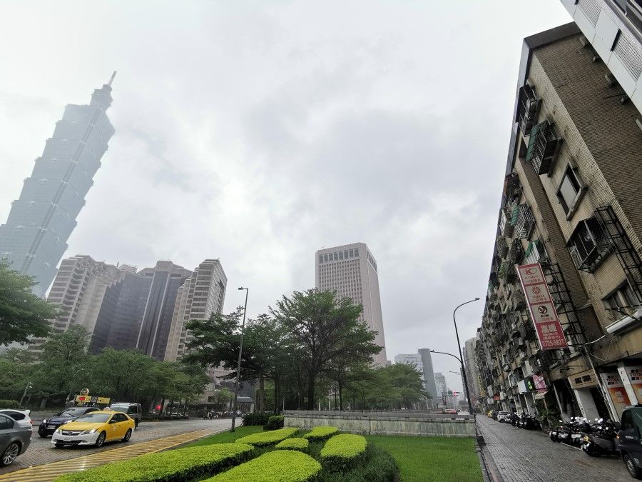 On the left, the upmarket Taipei 101; on the right, the Xinglong community, known as a "slum". (Woon Wei Jong/SPH)