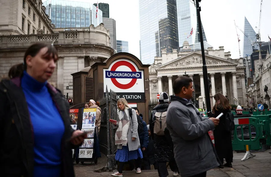 People exit Bank underground station in London, Britain, 26 January 2023. (Henry Nicholls/Reuters)
