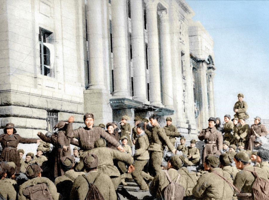 In December 1950, the volunteer army marched into Seoul and celebrated outside the Korean parliament building, only to be driven out again with a UNC counterattack in early January 1951. Seoul changed hands four times.