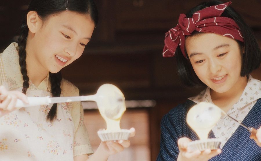 Television still: The Makanai: Cooking For The Maiko House starring Natsuki Deguchi (left) as the maiko and Nana Mori as the makanai. (Netflix)