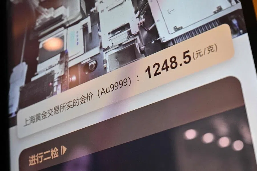 View of the gold price in a Smart Gold Store Machine placed in a shopping mall in Shanghai, China, on 29 January 2026. (Hector Retamal/AFP)