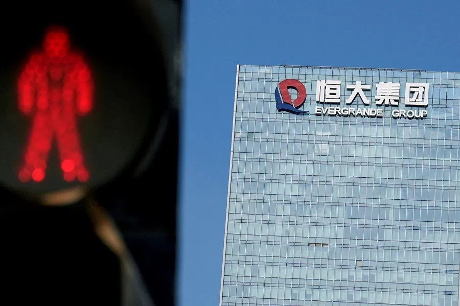 A traffic light is seen near the headquarters of China Evergrande Group in Shenzhen, Guangdong province, China, 26 September 2021. (Aly Song/File Photo/Reuters)