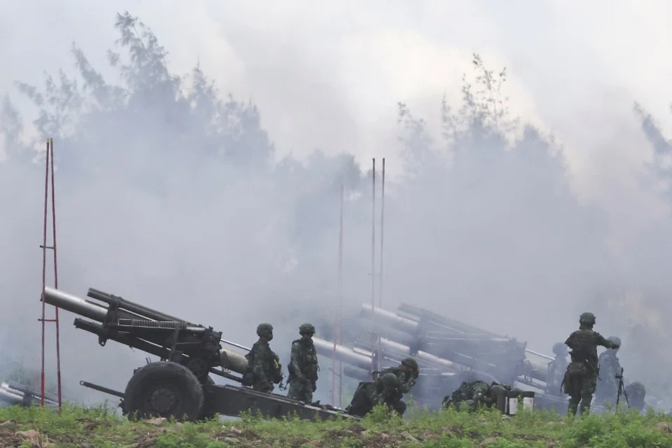 Soldiers fire 155mm howitzers during an annual live fire military exercise in Pingtung, Taiwan, 9 August 2022. (Ann Wang/Reuters)