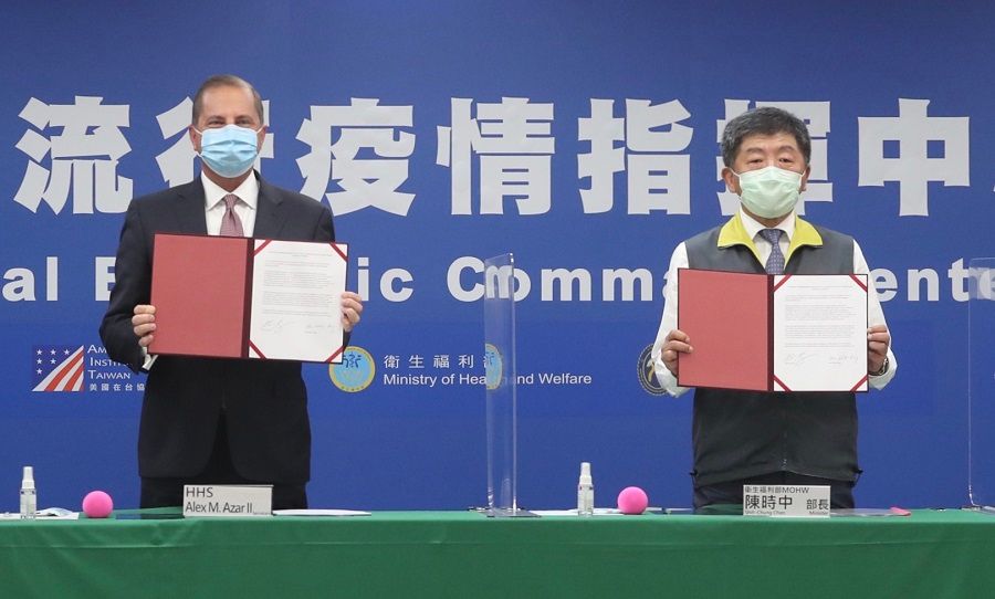 Secretary of US Health and Human Services Alex Azar (left) and Taiwan's Minister of Health and Welfare Chen Shih-chung display the signed documents during a memorandum of understanding signing ceremony at the Centers for Disease Control (CDC) in Taipei on 10 August 2020. (Pei Chen/POOL/AFP)