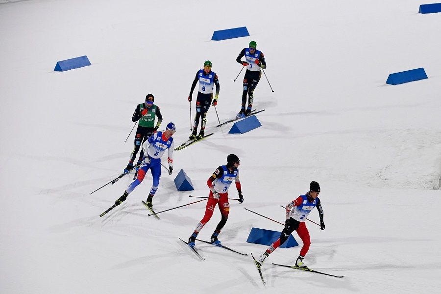 Athletes compete in the men's normal hill individual gundersen 10km during the FIS Continental Cup Nordic Combined 2021/2022, part of a 2022 Beijing Winter Olympic Games test event in Chongli district, Zhangjiakou city, Hebei province, China, on 4 December 2021. (Wang Zhao/AFP)
