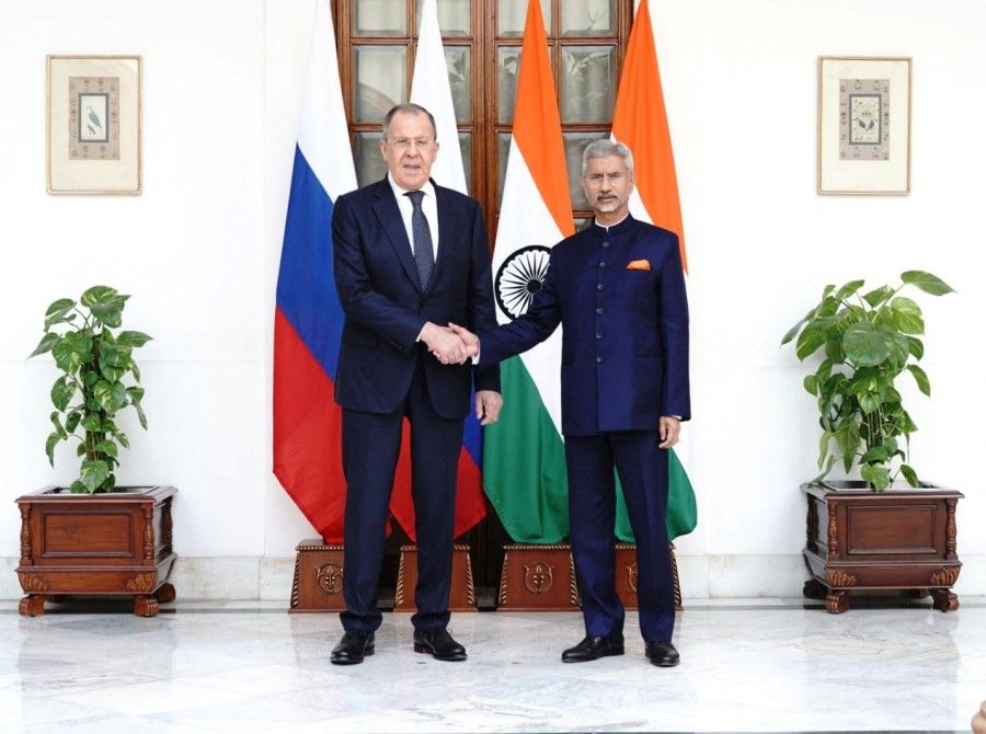 Russia's Foreign Minister Sergei Lavrov and India's Foreign Minister Subrahmanyam Jaishankar shake hands during their bilateral meeting on the sidelines of G20 foreign ministers' meeting, in New Delhi, India, 1 March 2023. (India's Ministry of External Affairs/Handout via Reuters)
