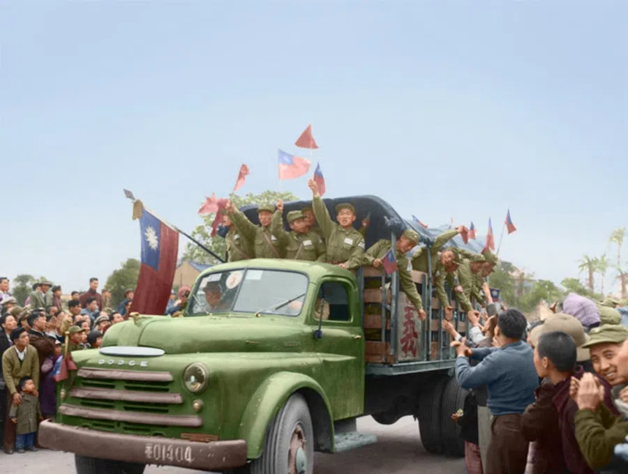 "Anti-communist heroes" celebrate returning to a free China, 1954. They are waving the ROC flag, while the crowd on the streets rush to shake the hands of these heroes.