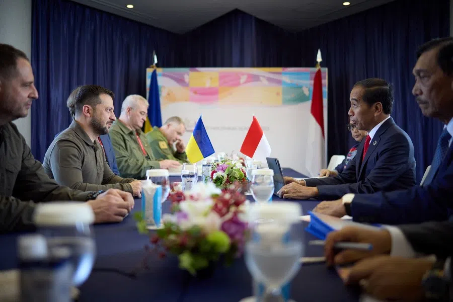 Ukraine's President Volodymyr Zelenskyy (left) and Indonesia's President Joko Widodo attend a meeting during the G7 leaders' summit in Hiroshima, Japan, 21 May 2023. (Ukrainian Presidential Press Service/Handout via Reuters)