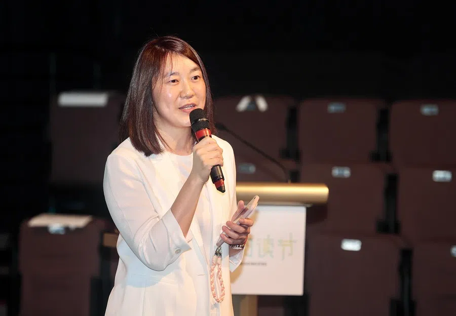 Wu sharing about her experiences with Eslite. (SPH Media)