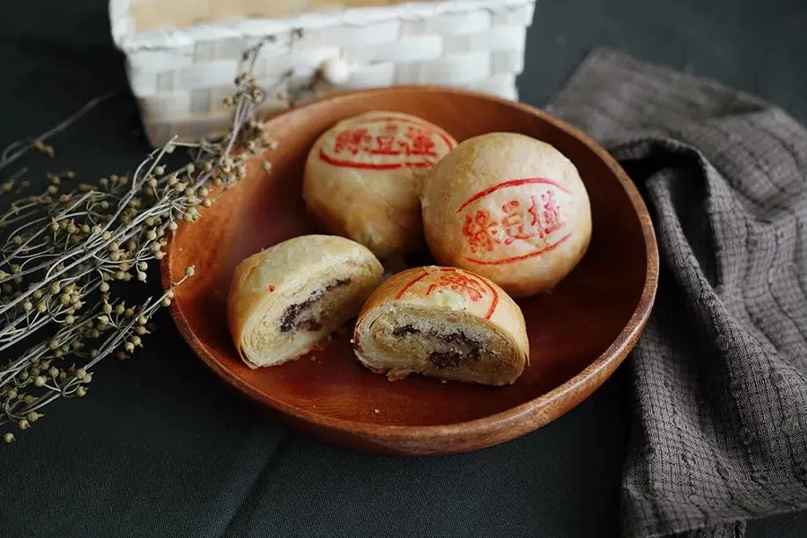 A traditional mung bean pastry. (Internet)