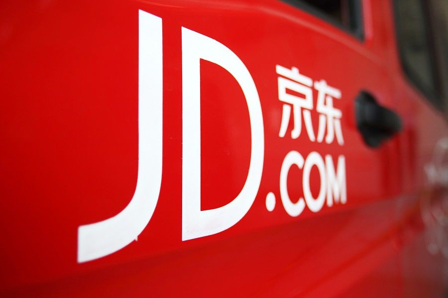 A JD.com Inc. logo is seen on the door of a delivery van at a company warehouse in Shanghai, China, on 27 April 2015. (Tomohiro Ohsumi/Bloomberg)