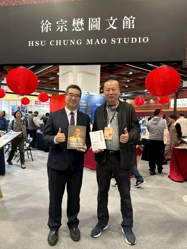 KMT vice-chair Hsiao Hsu-tsen (left) at the event.