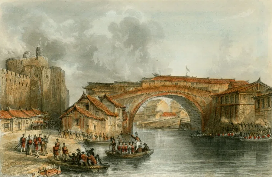 Etching by 19th century British artist Thomas Allom, showing the British army attacking Zhenjiangfu (镇江府). Zhenjiang was an important auxiliary hub in Nanjing, and the British army went up the Yangtze River by boat and captured the populous Zhenjiangfu, to force the Qing court to give in. This also led to the Treaty of Nanjing, the first unequal treaty for modern China.