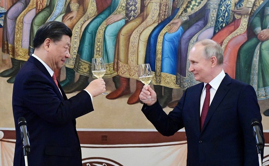 Russian President Vladimir Putin (right) and Chinese President Xi Jinping attend a reception at the Kremlin in Moscow, Russia, 21 March 2023. (Sputnik/Pavel Byrkin/Kremlin via Reuters)
