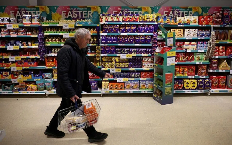 A shopper walks past shelves inside a Tesco supermarket in Manchester, Britain, on 5 February 2026. (Phil Noble/Reuters)