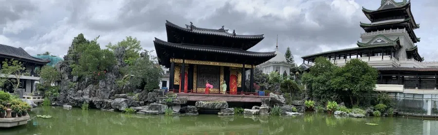 In the plans for the Guangdong-Hong Kong-Macau Greater Bay Area, Guangzhou hopes to play a leading role as a core city and integrated "doorway" for China. Compared to Shenzhen, Guangzhou's most unique characteristics are its long history and deep cultural roots. The Cantonese Opera Art Museum (in photo) opened in 2016, including a stage in the middle of a pond, with free Cantonese opera performances every week. (Photo: Han Yong Hong)