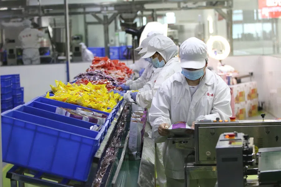 Workers putting the finishing touches to instant luosifen in a luosifen factory in Liuzhou, Guangxi, China, 27 April 2021. (CNS)