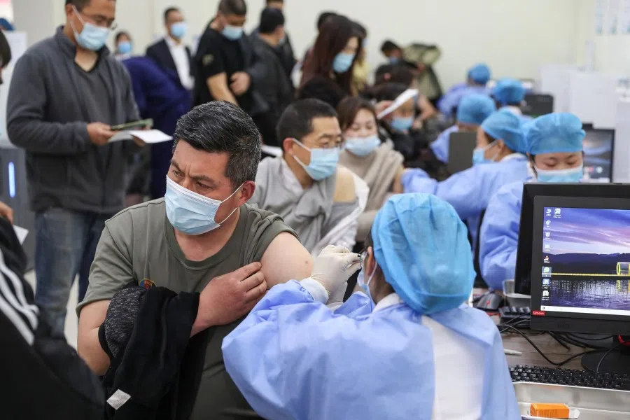 Residents queue to receive the Sinovac Covid-19 coronavirus vaccine in Lianyungang in China's eastern Jiangsu province on 1 April 2021. (STR/AFP)
