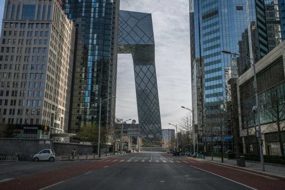 A deserted road in the central business district in Beijing, China, on 29 November 2022. (Bloomberg)