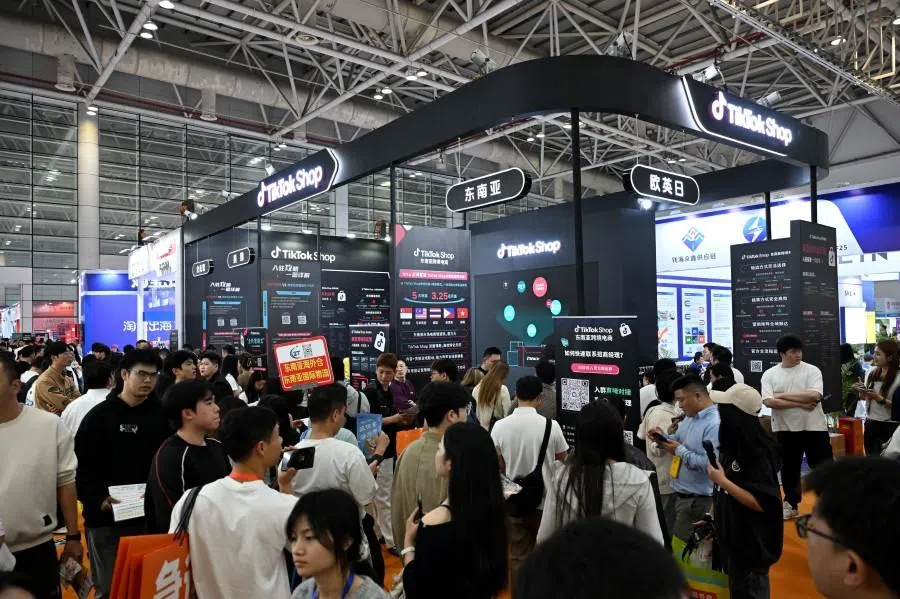Visitors at the 6th China Cross-Border E-commerce Trade Fair in Fujian, 18 March 2026. (CNS)