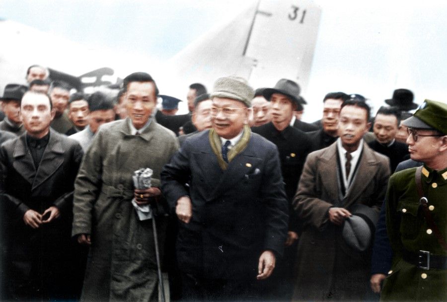 In February 1941, Aw Boon Haw arrived in Chongqing. Aw was the creator of Tiger Balm and became a well-known entrepreneur. He also had investments in several newspapers and founded a newspaper group. He made large donations to China's war efforts as well as cultural, educational, and philanthropic organisations, and was considered a philanthropist in China.
