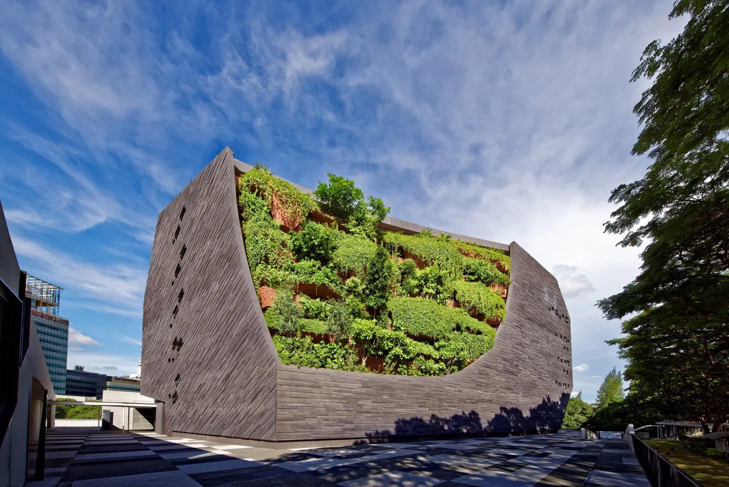 Mok Wei Wei, Lee Kong Chian Natural History Museum, 2011-2015. (Photo: Teo Zi Tong)