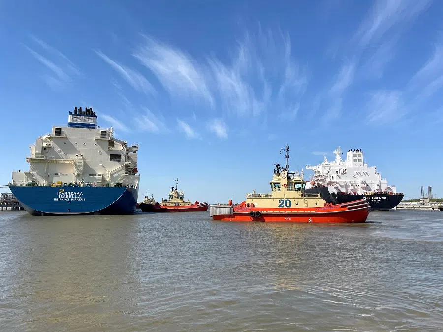 An LNG tanker is guided by tug boats at the Cheniere Sabine Pass LNG export unit in Cameron Parish, Louisiana, US, on 14 April 2022. (Marcy de Luna/Reuters)