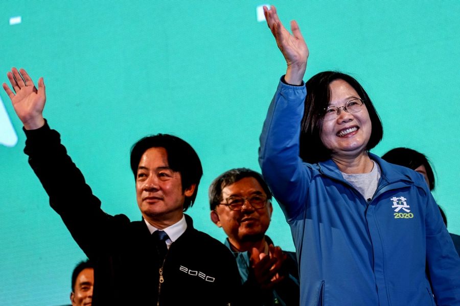 Taiwan's President Tsai Ing-wen (right) and Vice President-elect William Lai (left). Lai has been drawing much criticism for visiting the US. (Sam Yeh/AFP)
