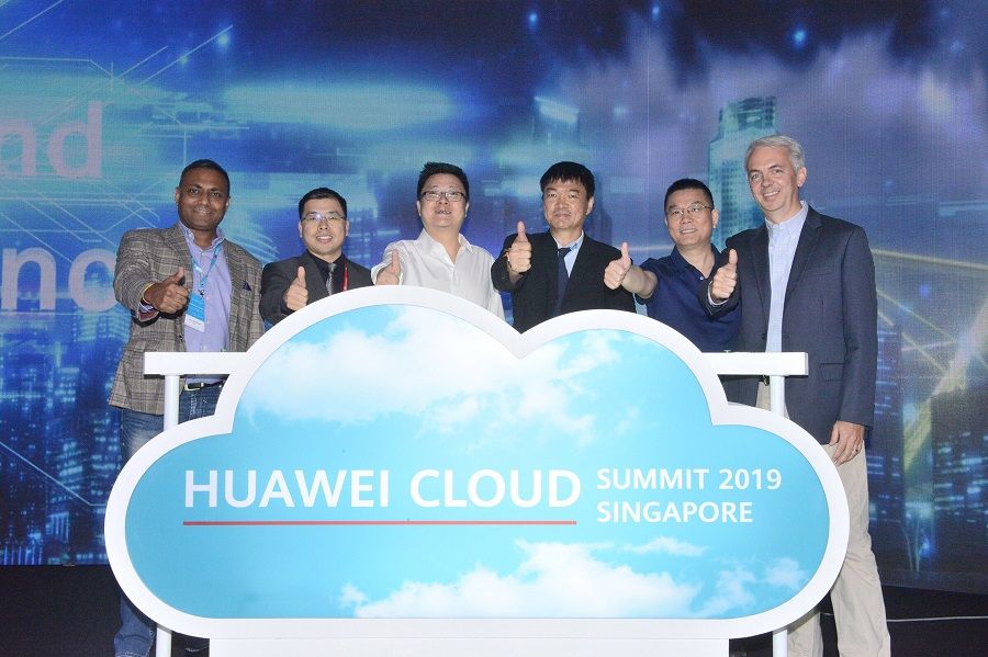 Huawei launches Cloud & AI Innovation Lab in Singapore, 24 April 2019. (From left) Mr Jitu Agrawal, vice-president of digital core cloud at SAP South-East Asia; Mr Nicholas Ma, Huawei International CEO; Mr Edward Deng, Huawei Cloud Global Market president; Professor Ooi Beng Chin from National University of Singapore's Department of Computer Science; Mr Patrick Zhang, Huawei Cloud and AI Products and Service chief technology officer; and Mr Sumner Lemon, Intel's regional director of digital transformation and enterprise sales in Asia-Pacific and Japan. (Huawei)