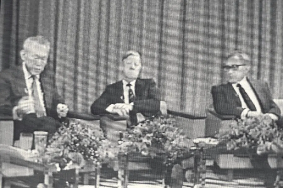 A picture taken off TV showing Prime Minister Lee Kuan Yew (left) discussing world economic problems with former West German Chancellor Helmut Schmidt (centre) and former American Secretary of State Henry Kissinger (right) in Japan, 27 April 1983. (SPH)
