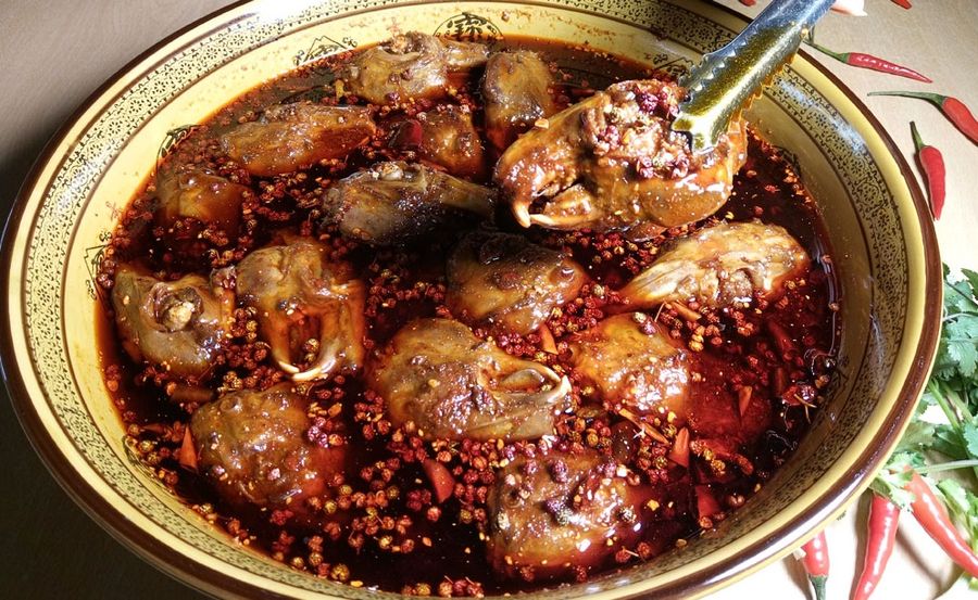 The rabbit head is the epitome of "compound flavours" - the Sichuan people consume on average 300 million rabbit heads a year. (Internet)