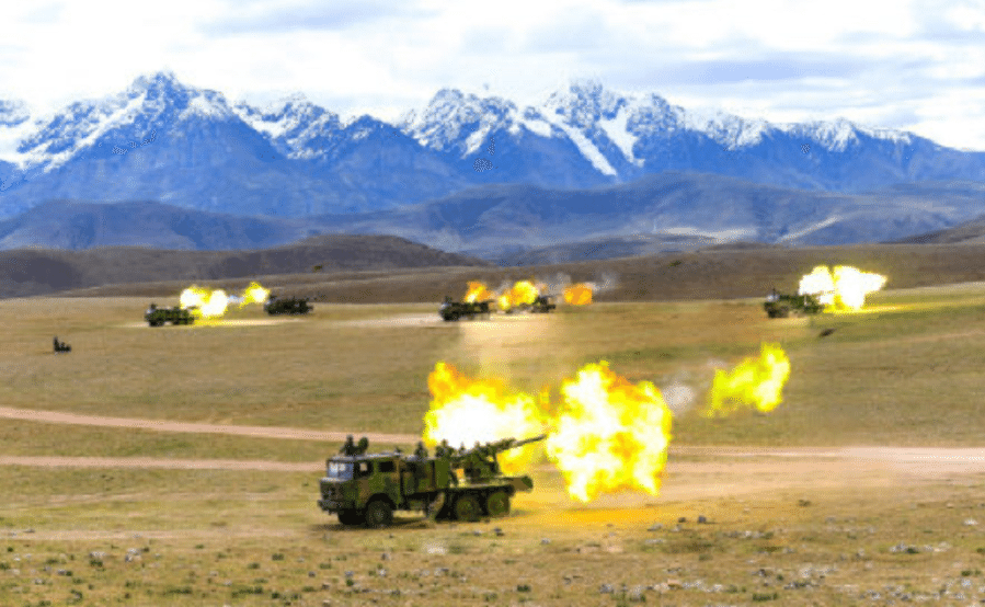 The PLA Tibet Military Command recently engaged in combat and live-firing drills that involve multiple types of combat forces. (Weibo)