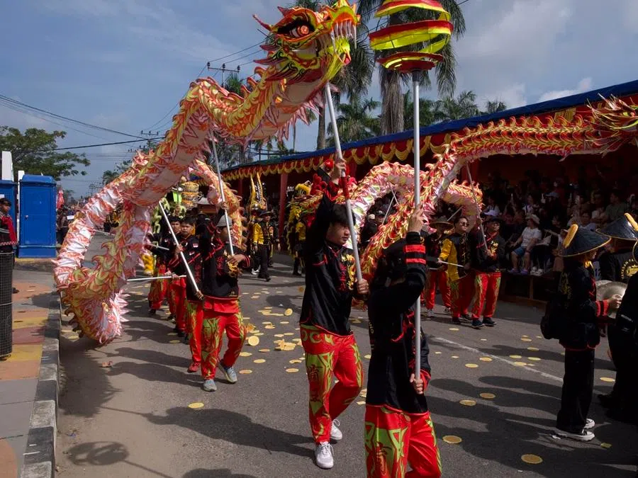 Dragon dance in the Cap Go Meh Tatung parade.