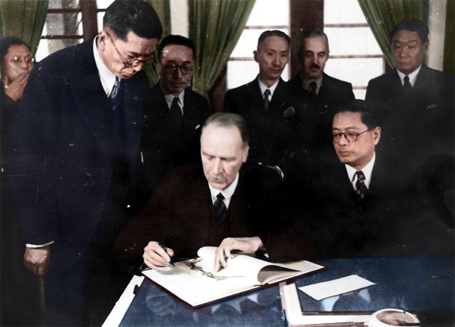 On 11 January 1943 in Chongqing, Chinese Foreign Minister Soong Tzu-wen (right) and British representative Horace James Seymour signed the Sino-British Treaty for the Relinquishment of Extra-Territorial Rights in China.