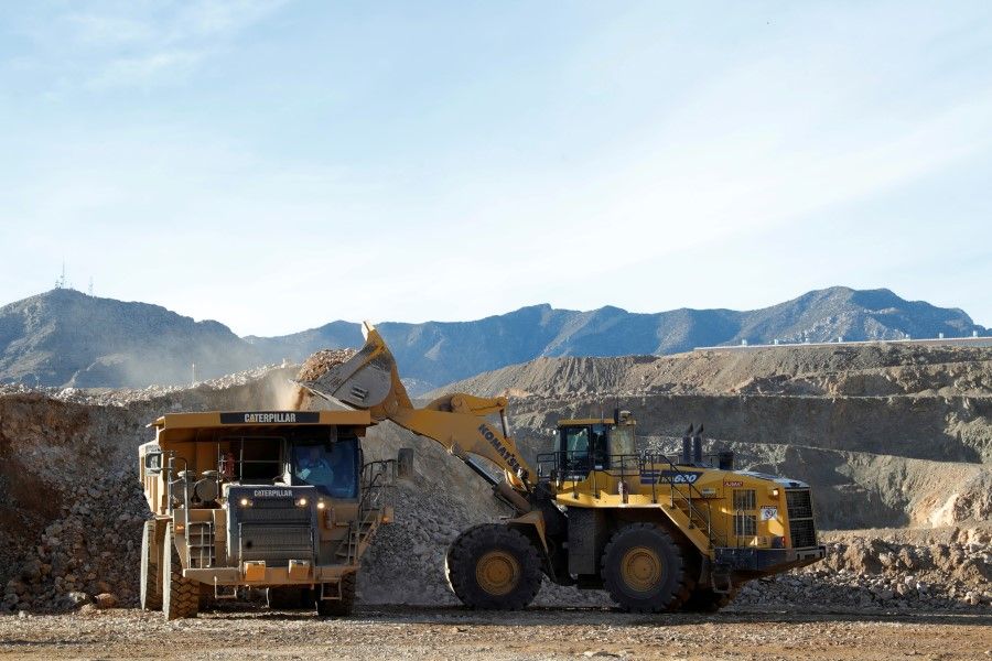 A wheel loader operator fills a truck with ore at the MP Materials rare earth mine in Mountain Pass, California, U.S., 30 January 2020. (Steve Marcus/Reuters)